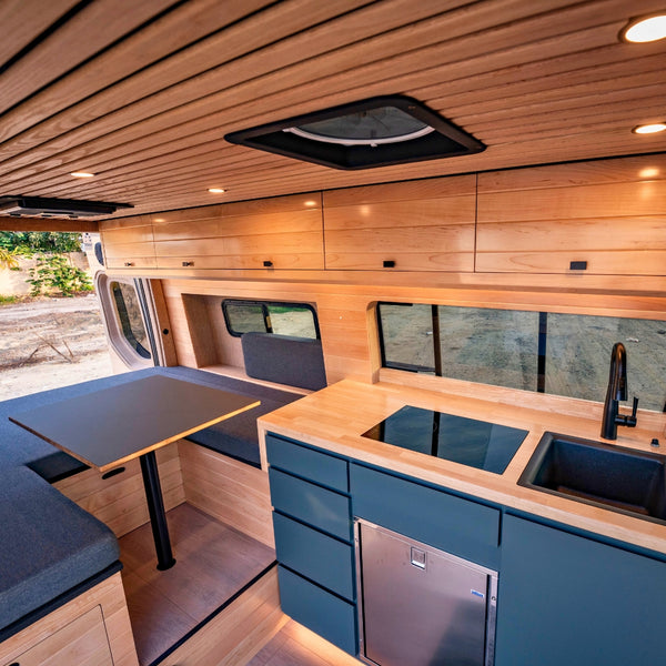 2025 AWD 144" California Coast