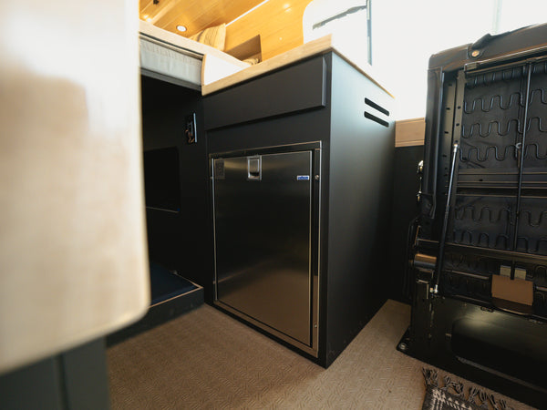 2025 AWD 144" Evergreen Dream II w Loft Bed