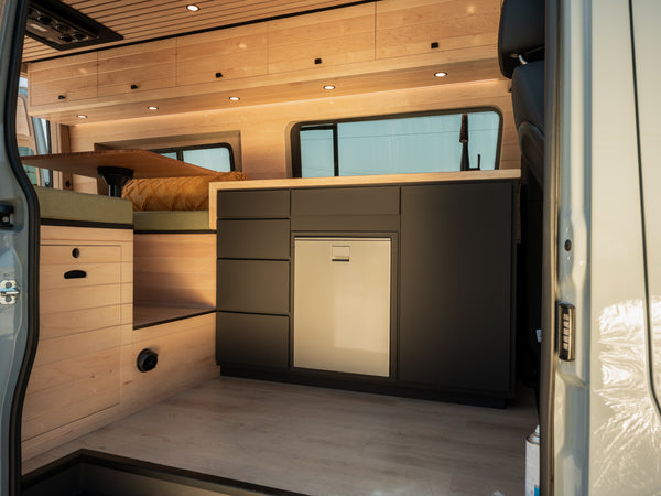 2025 AWD 144" California Coast