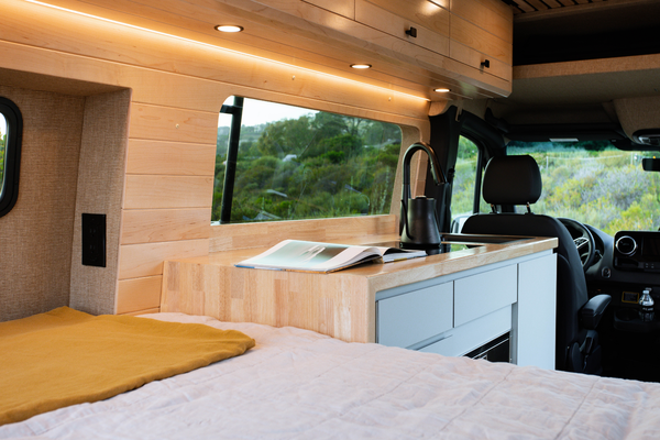 2025 AWD 144" California Coast